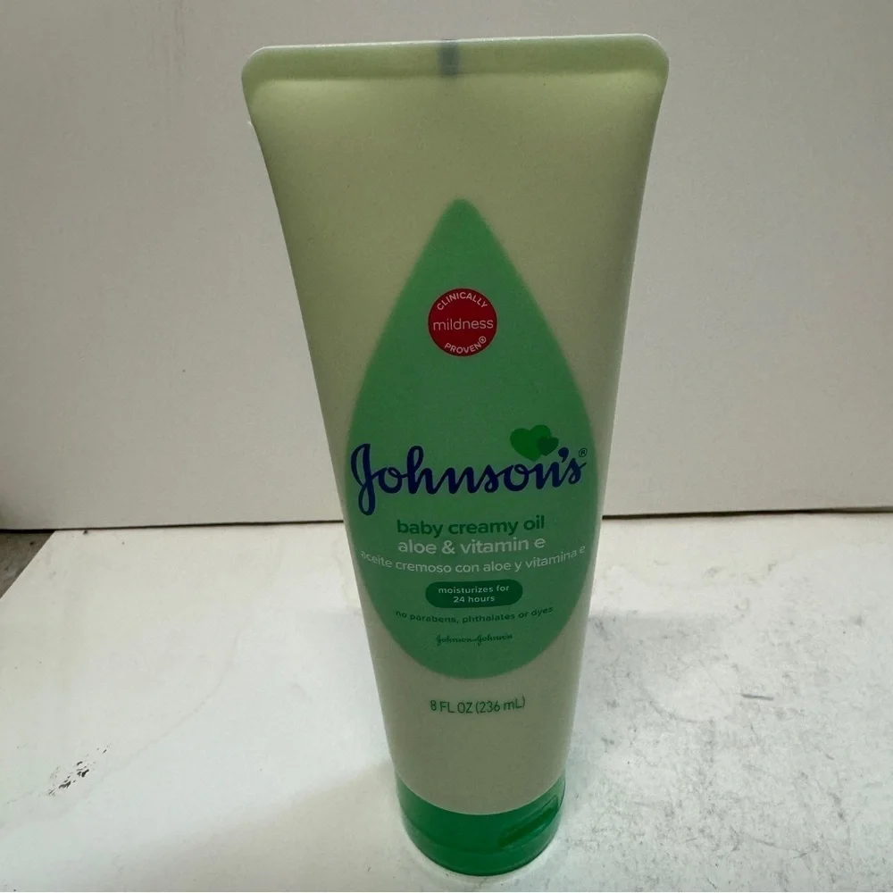 Johnson Baby Creamy Oil Aloe 8 OZ